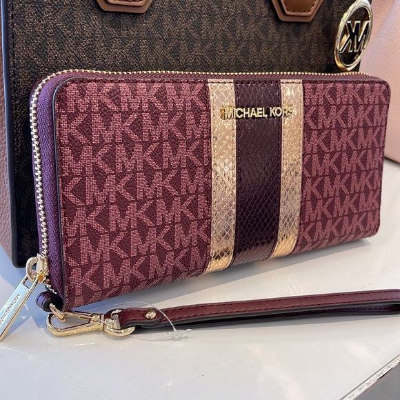 Michael Kors Jet Set Travel Large Signature Logo and Metallic Continental Wallet - Picture 5 of 16